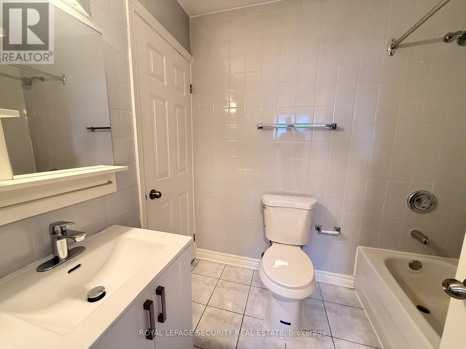 Main Floor - 380 Crawford Street, Toronto, Ontario  M6J 2V9 - Photo 10 - C13871304