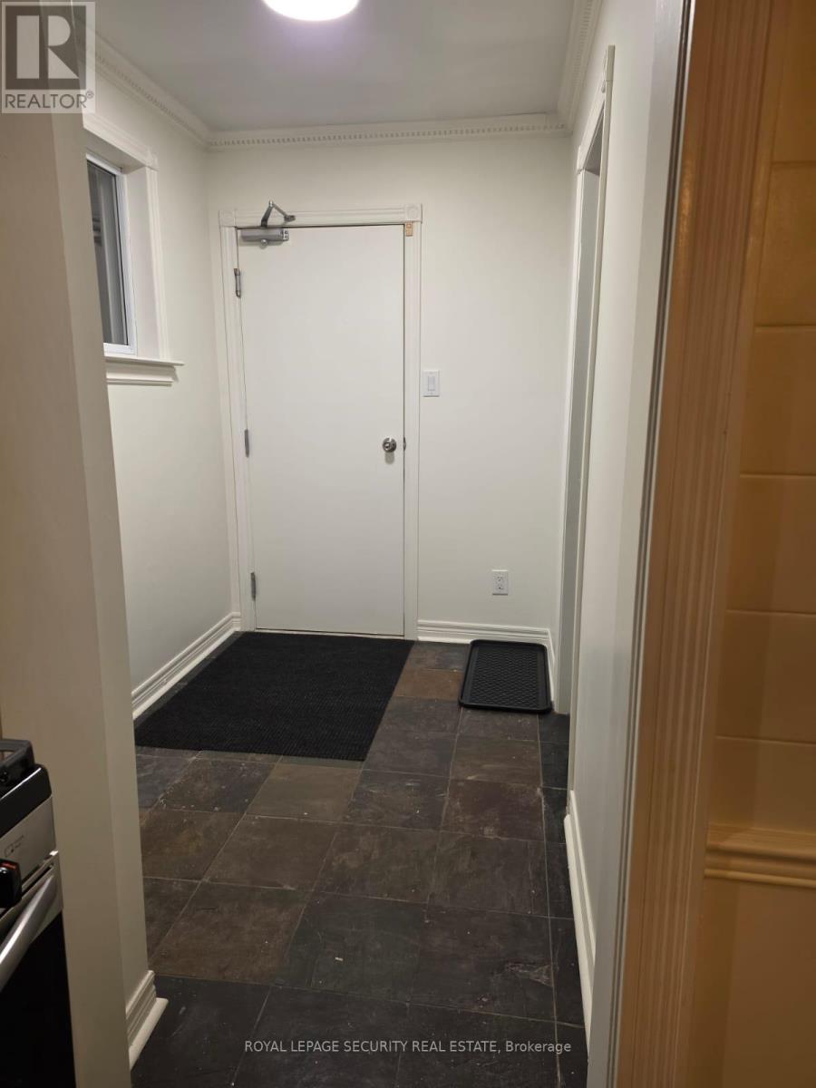 Main Floor - 380 Crawford Street, Toronto, Ontario  M6J 2V9 - Photo 11 - C13871304