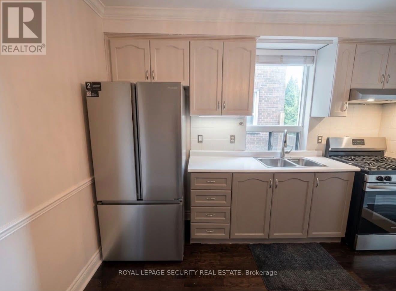 Main Floor - 380 Crawford Street, Toronto, Ontario  M6J 2V9 - Photo 3 - C13871304