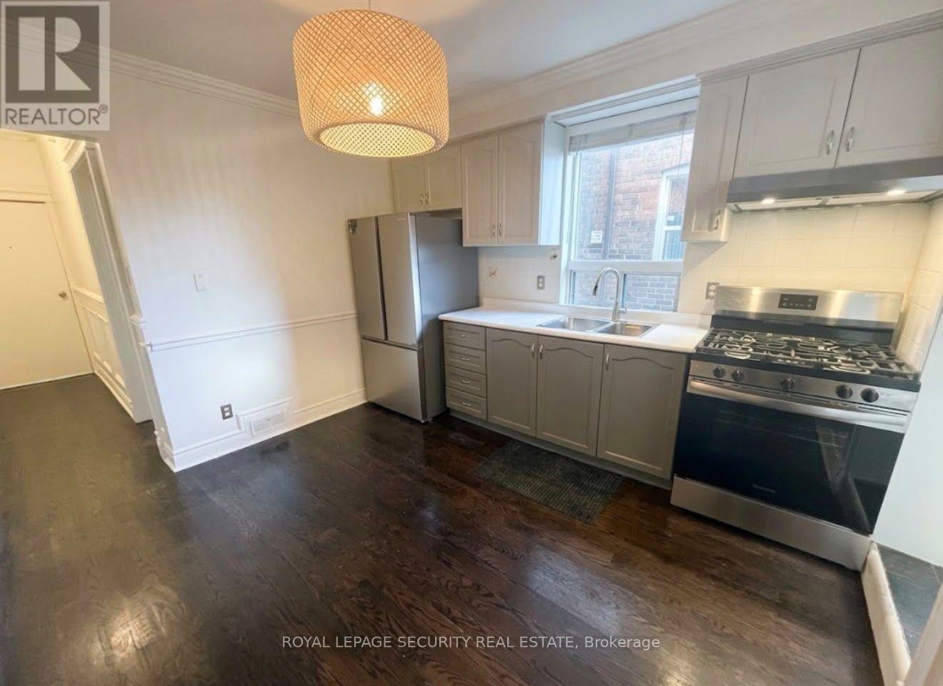 Main Floor - 380 Crawford Street, Toronto, Ontario  M6J 2V9 - Photo 4 - C13871304