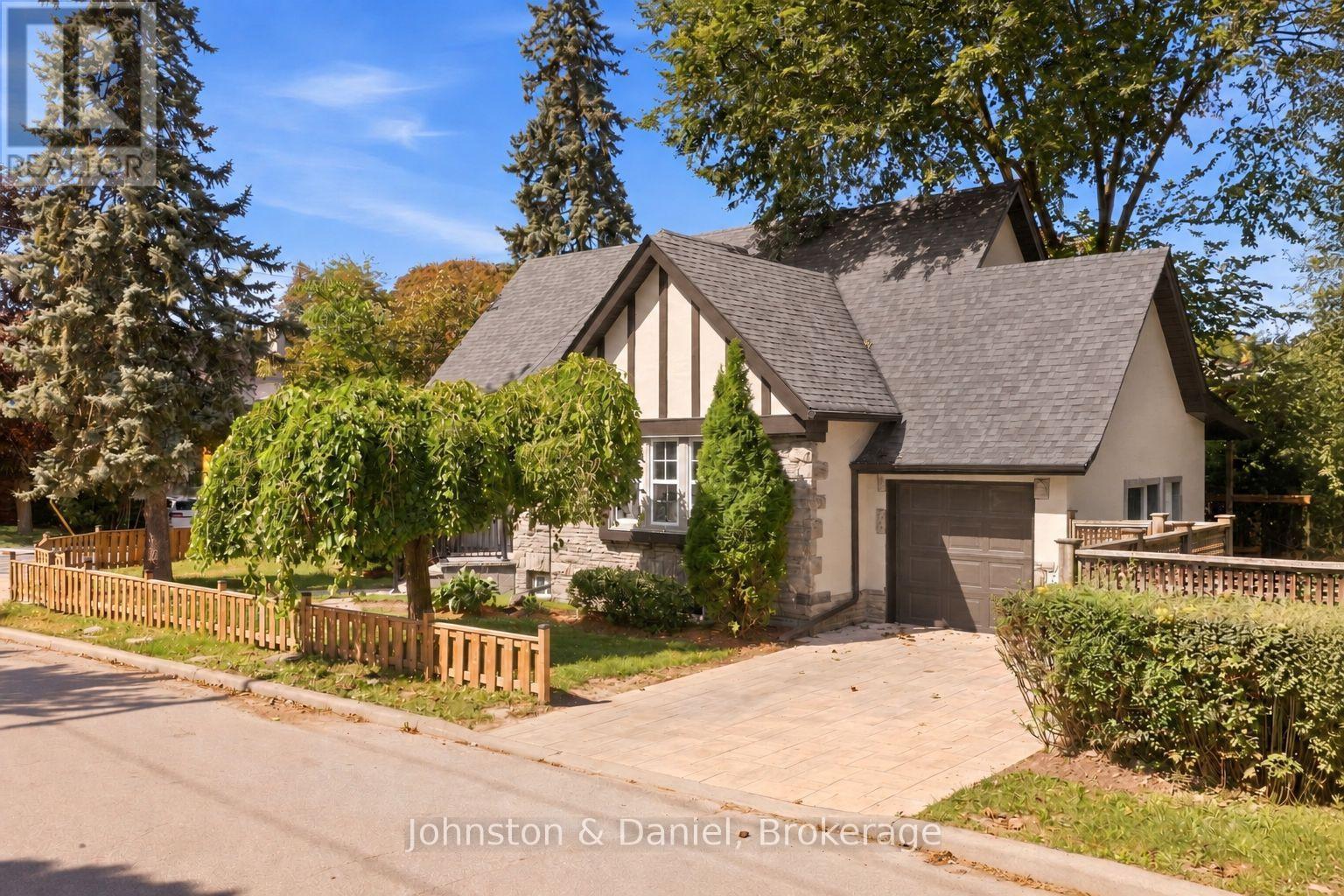 169 GLEN CEDAR ROAD Toronto (Humewood-Cedarvale) Ontario Canada M6C3H1 2