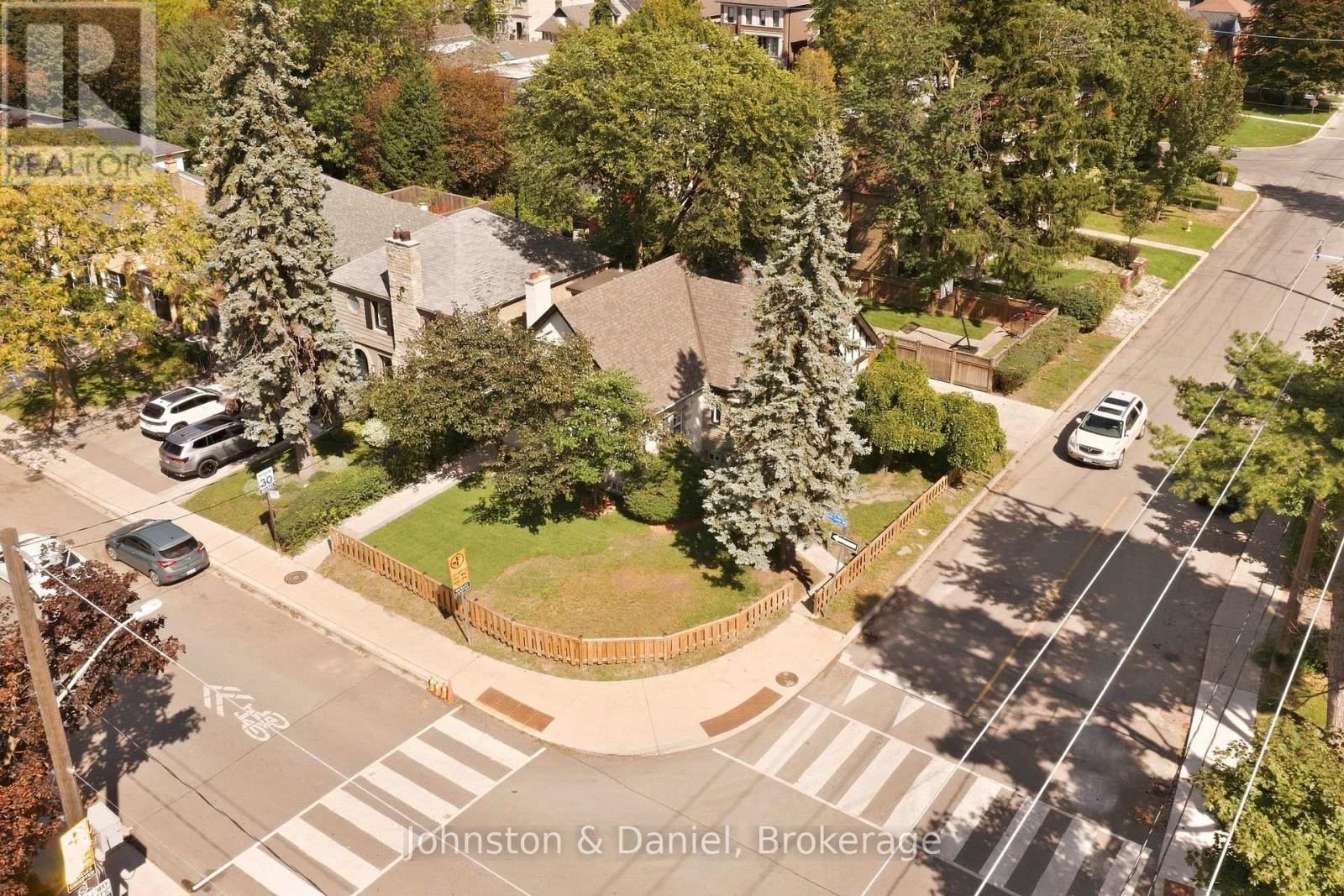 169 GLEN CEDAR ROAD Toronto (Humewood-Cedarvale) Ontario Canada M6C3H1 3