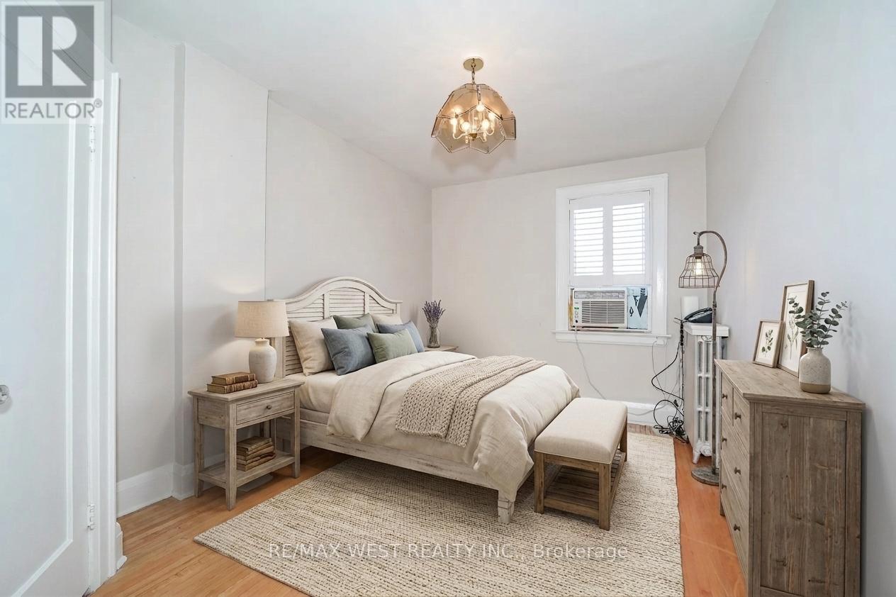 348 Glenholme Avenue, Toronto, Ontario  M6E 3E5 - Photo 7 - C13871516