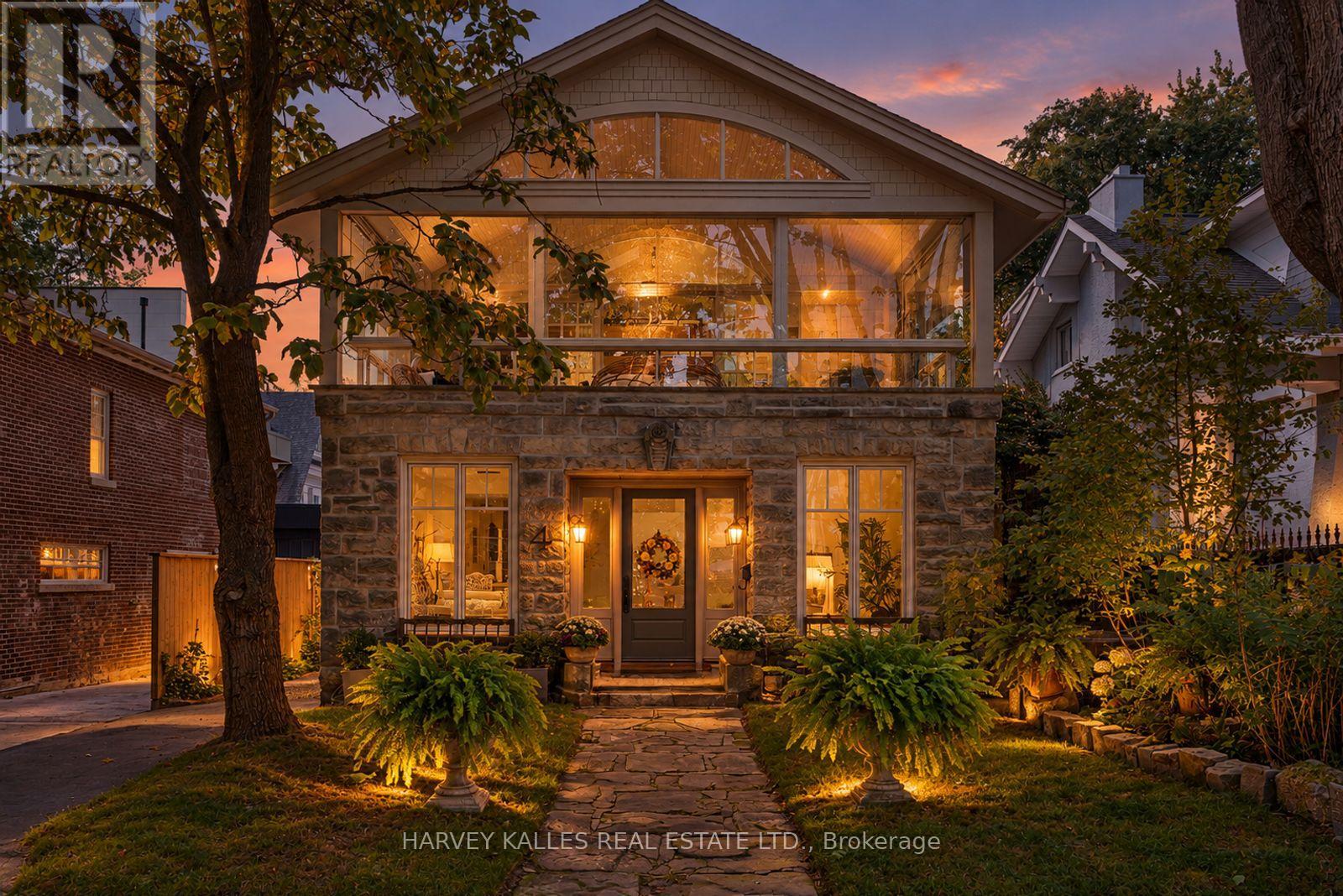 4 Neville Park Boulevard, Toronto, Ontario  M4E 3P6 - Photo 2 - E13871354