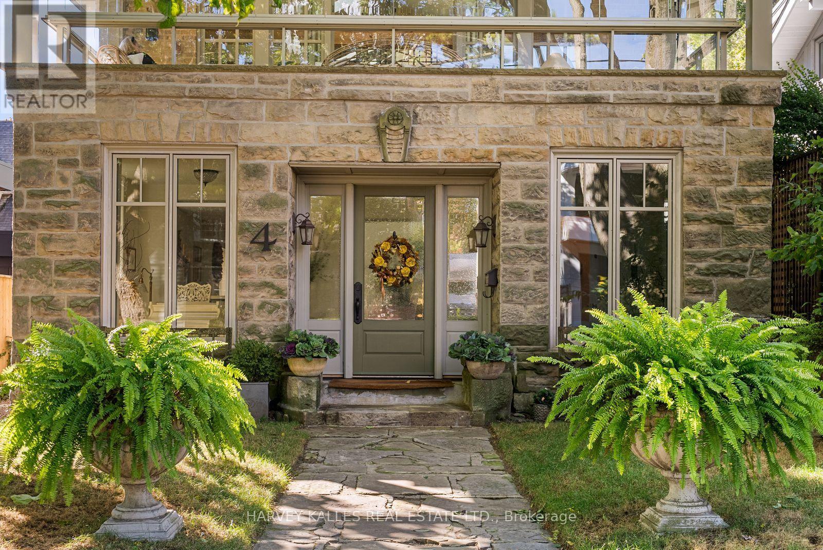 4 Neville Park Boulevard, Toronto, Ontario  M4E 3P6 - Photo 3 - E13871354