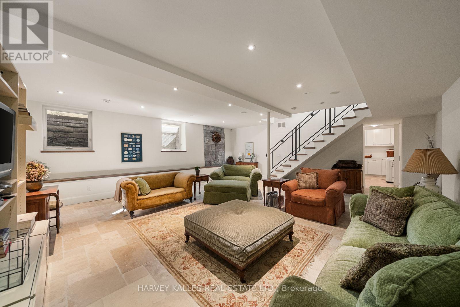 4 Neville Park Boulevard, Toronto, Ontario  M4E 3P6 - Photo 37 - E13871354