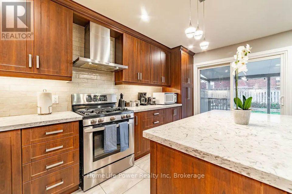 463 Westheights Drive, Kitchener, Ontario N2N 1M3 - Photo 4 - X13871410
