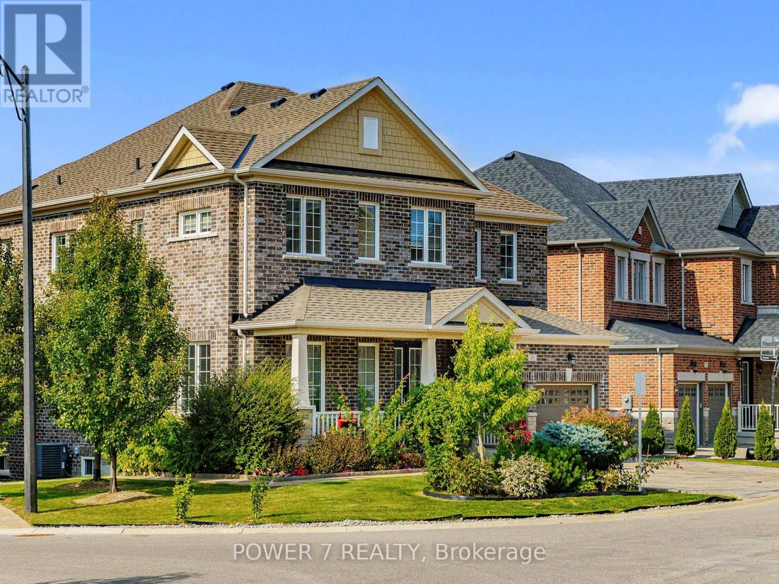 61 Match Point Court, Aurora, Ontario  L4G 3J1 - Photo 2 - N13871368