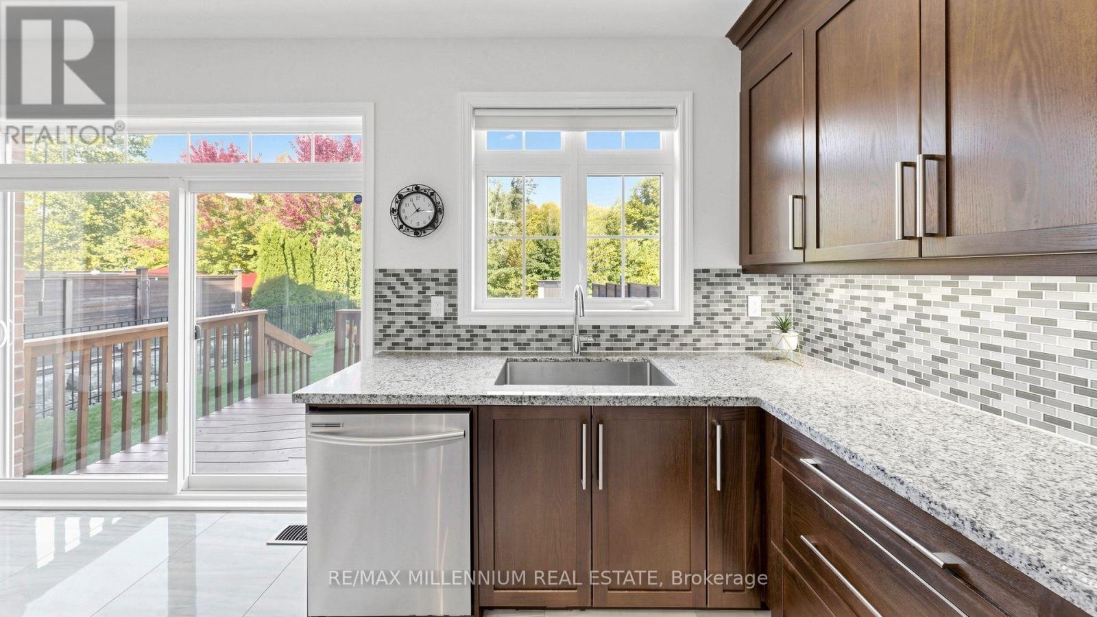 327 Mactier Drive, Vaughan, Ontario  L4H 4R1 - Photo 17 - N13871396