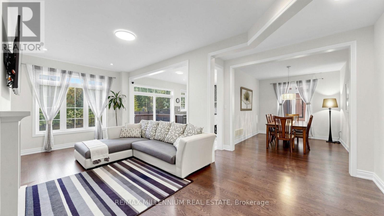 327 Mactier Drive, Vaughan, Ontario  L4H 4R1 - Photo 4 - N13871396