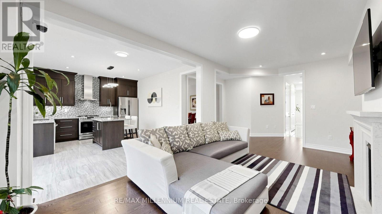 327 Mactier Drive, Vaughan, Ontario  L4H 4R1 - Photo 6 - N13871396