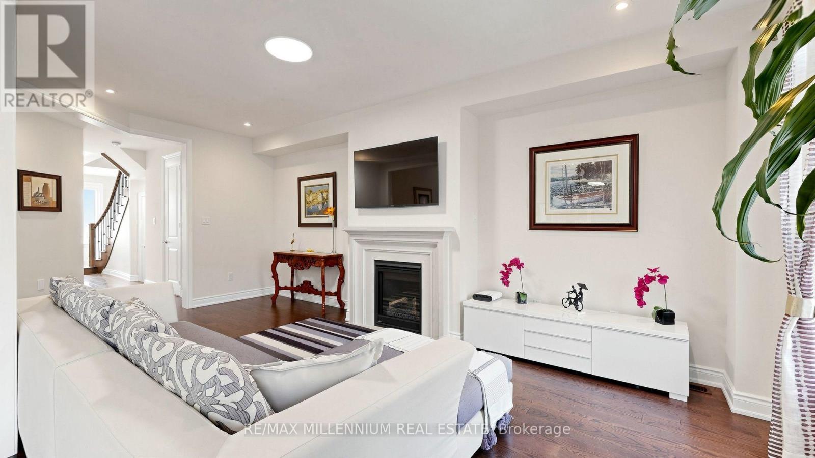 327 Mactier Drive, Vaughan, Ontario  L4H 4R1 - Photo 7 - N13871396