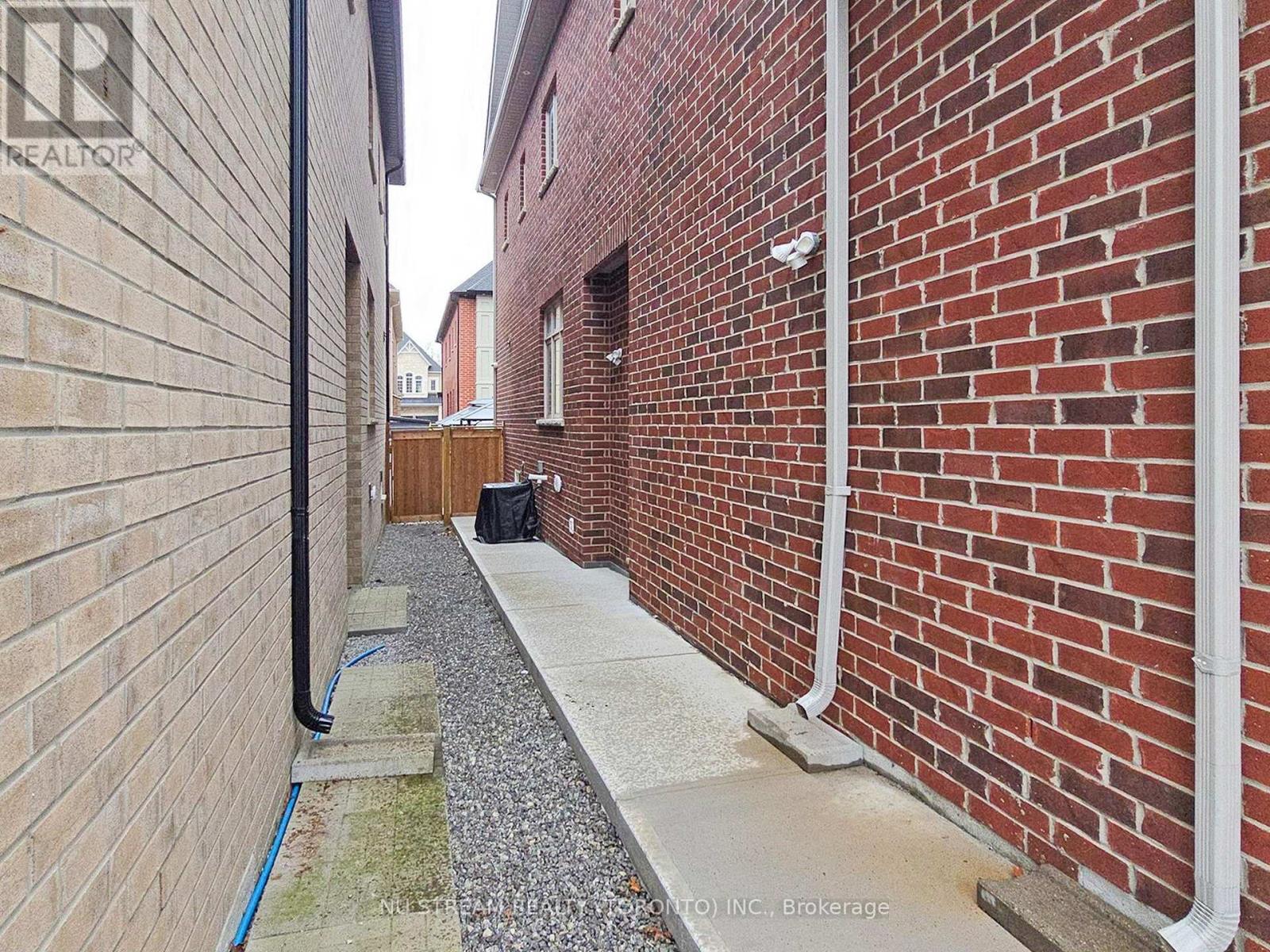 18 Wellman Drive, Richmond Hill, Ontario  L4E 1G1 - Photo 7 - N13871418