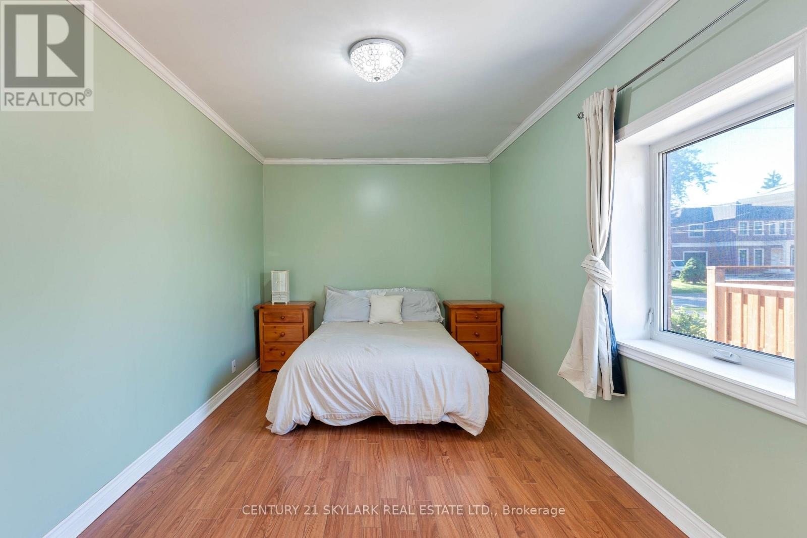 24 Aura Lea Boulevard, Toronto, Ontario  M9M 1K3 - Photo 12 - W13871316