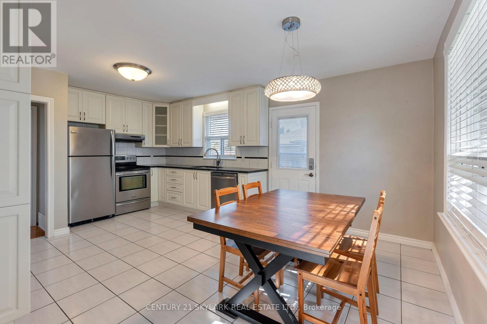 24 Aura Lea Boulevard, Toronto, Ontario  M9M 1K3 - Photo 14 - W13871316