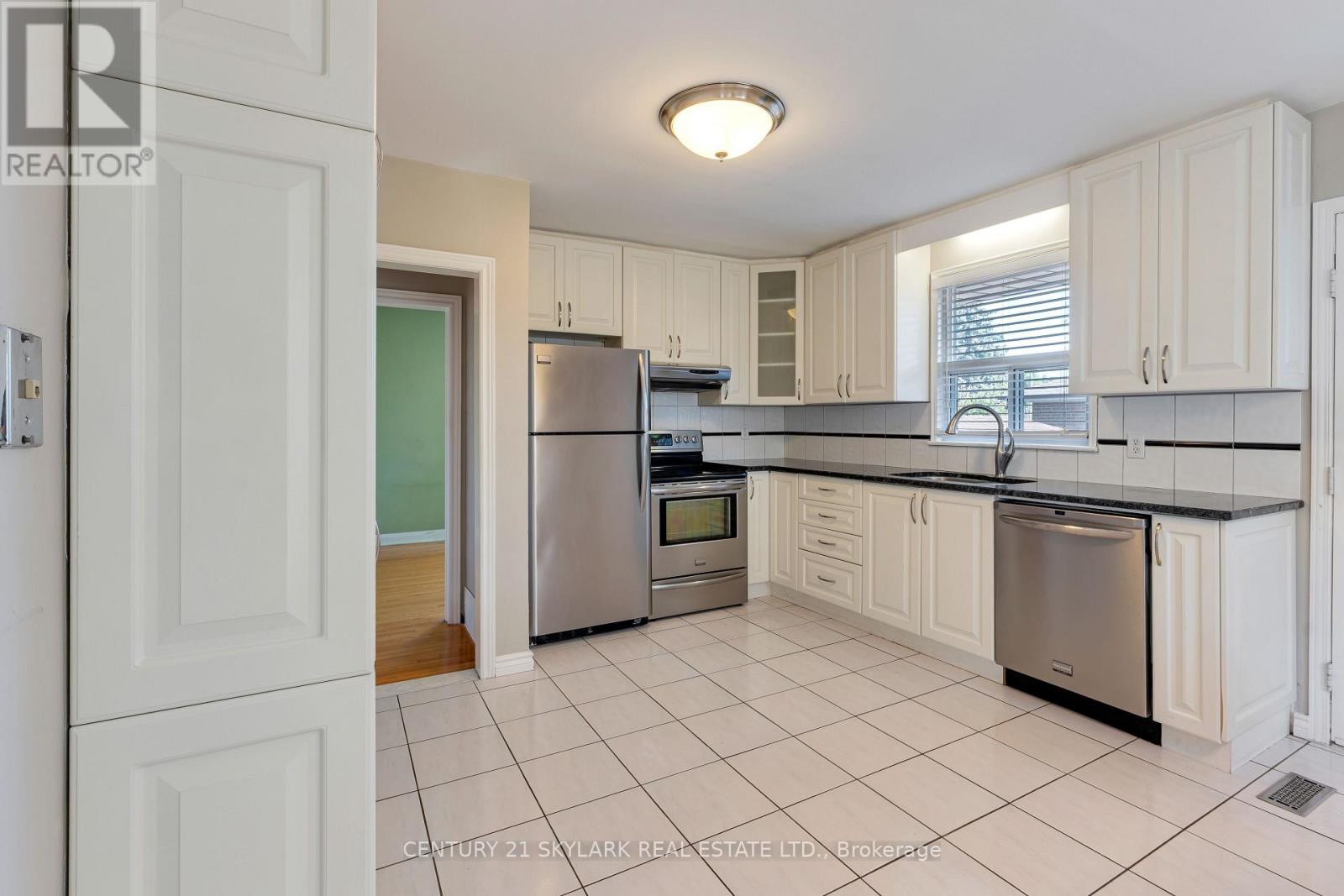 24 Aura Lea Boulevard, Toronto, Ontario  M9M 1K3 - Photo 15 - W13871316