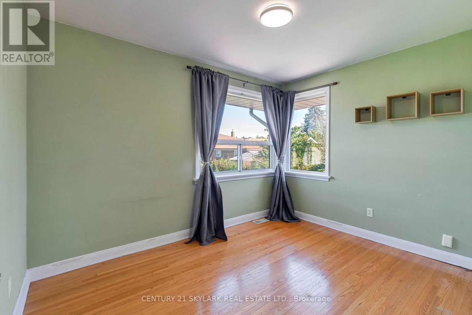 24 Aura Lea Boulevard, Toronto, Ontario  M9M 1K3 - Photo 18 - W13871316