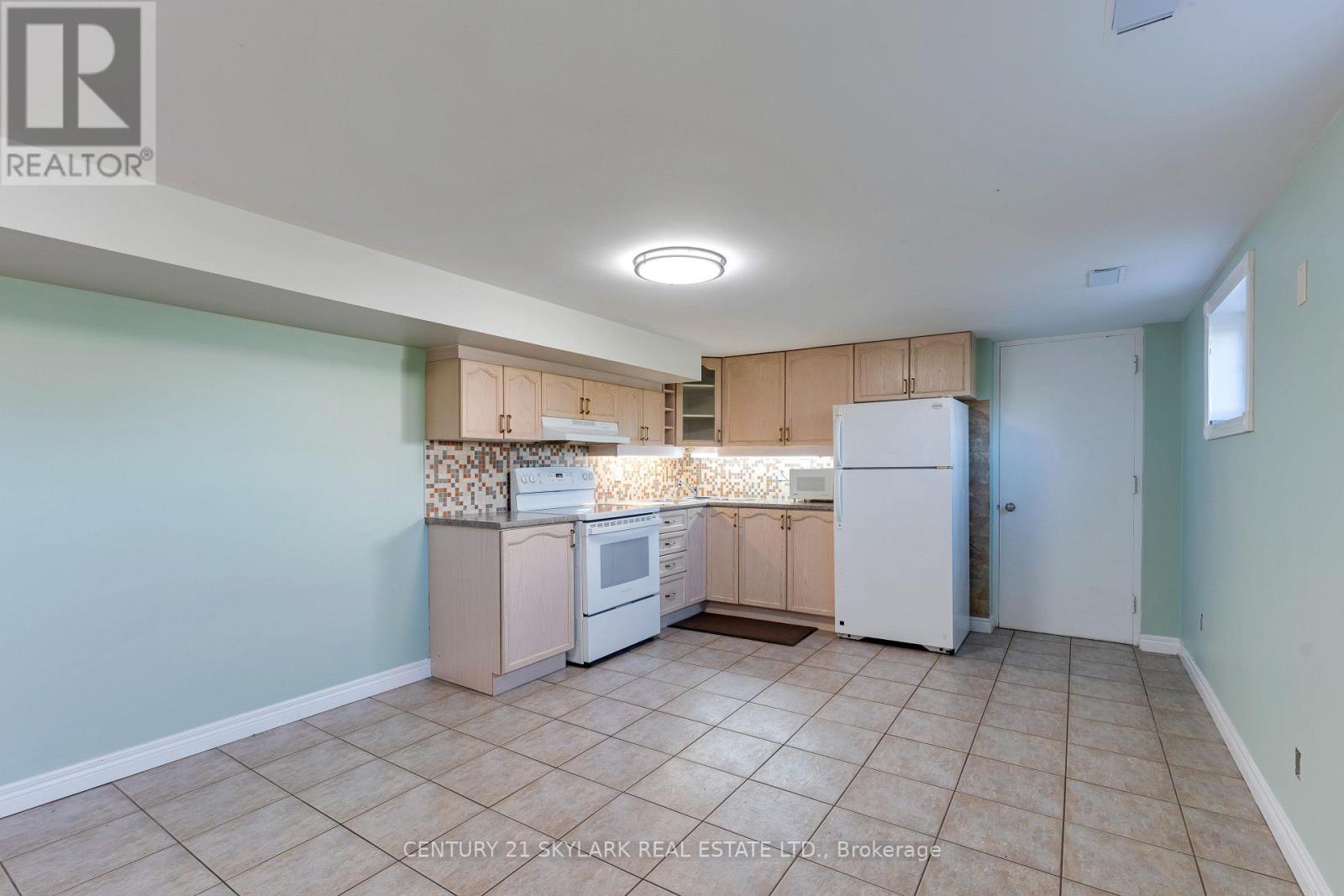 24 Aura Lea Boulevard, Toronto, Ontario  M9M 1K3 - Photo 27 - W13871316