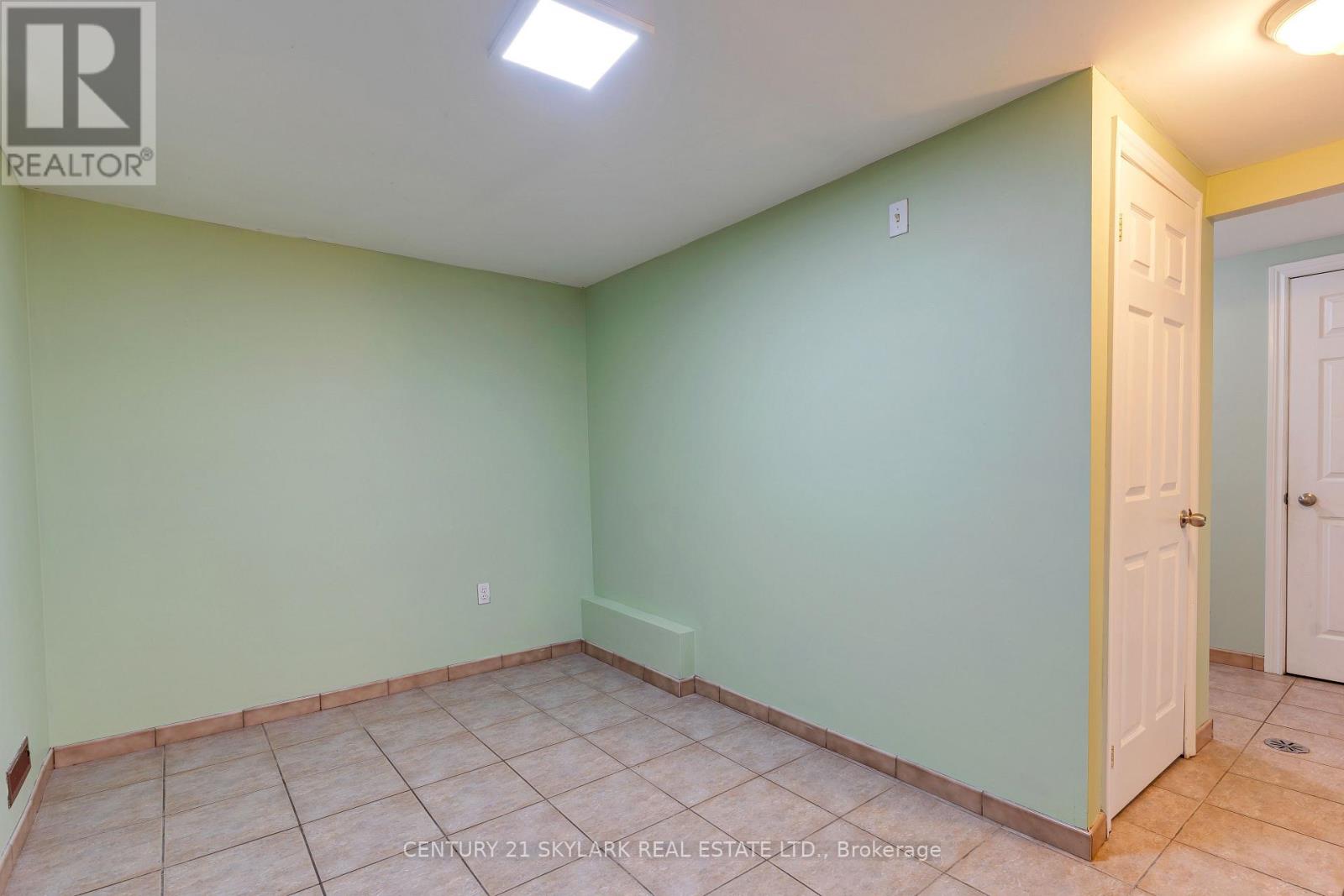 24 Aura Lea Boulevard, Toronto, Ontario  M9M 1K3 - Photo 32 - W13871316