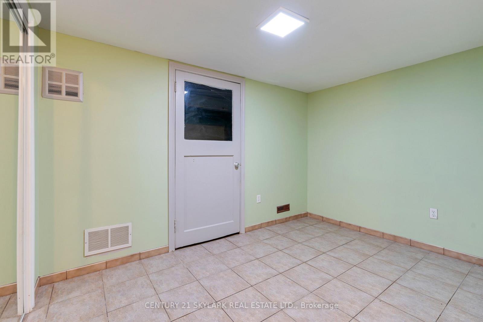 24 Aura Lea Boulevard, Toronto, Ontario  M9M 1K3 - Photo 33 - W13871316