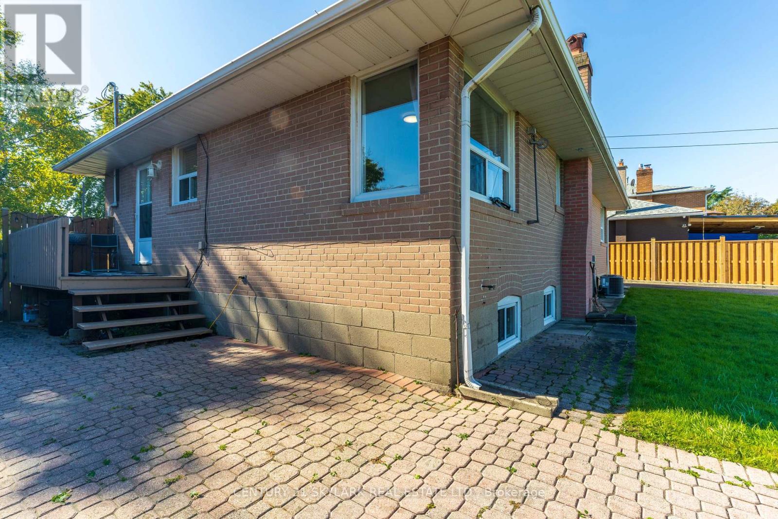 24 Aura Lea Boulevard, Toronto, Ontario  M9M 1K3 - Photo 39 - W13871316