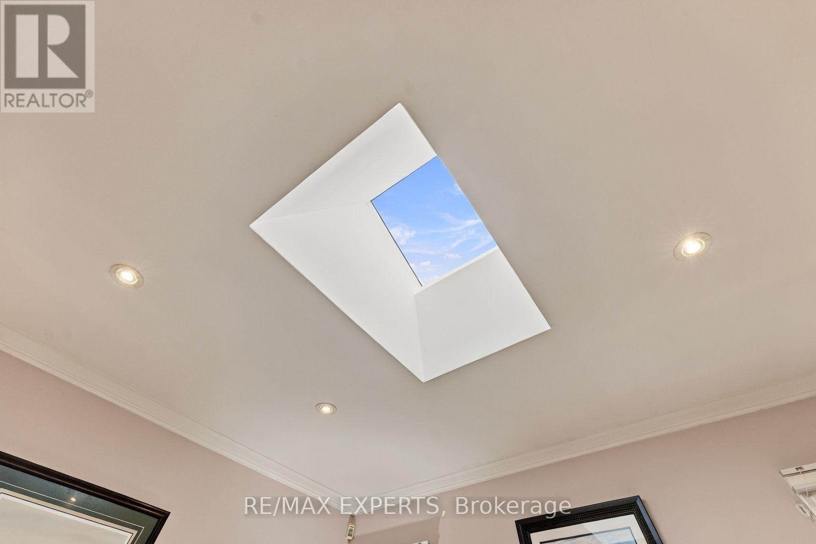 8 Fendley Court, Brampton, Ontario  L6Z 3H9 - Photo 12 - W13871318