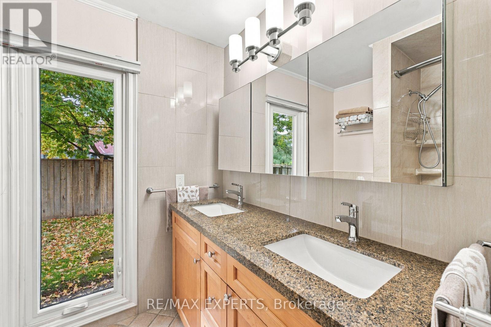 8 Fendley Court, Brampton, Ontario  L6Z 3H9 - Photo 32 - W13871318