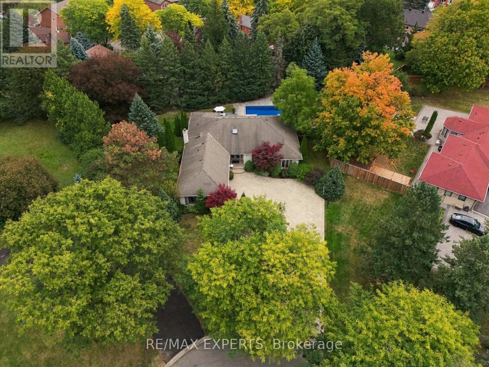 8 Fendley Court, Brampton, Ontario  L6Z 3H9 - Photo 5 - W13871318