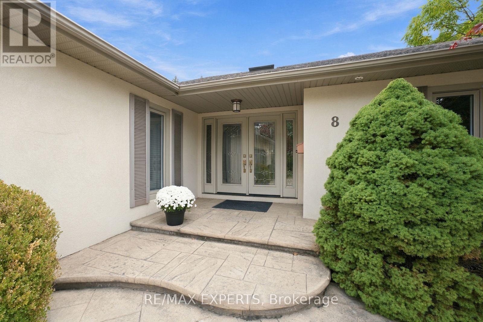 8 Fendley Court, Brampton, Ontario  L6Z 3H9 - Photo 7 - W13871318