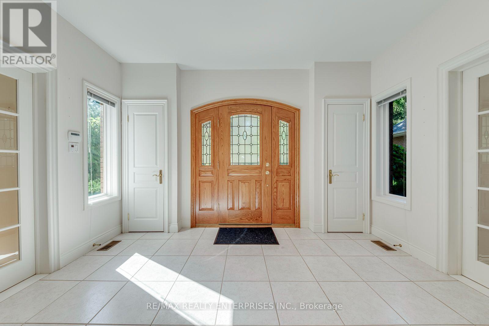 1599 GLENBURNIE ROAD Mississauga (Mineola) Ontario Canada L5G3C9 2