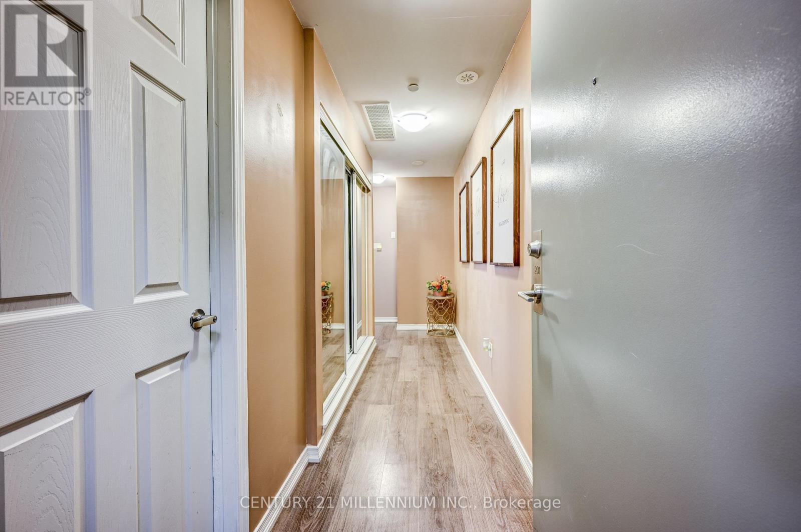 201 - 50 Sky Harbour Drive, Brampton, Ontario  L6Y 6B8 - Photo 6 - W13871370