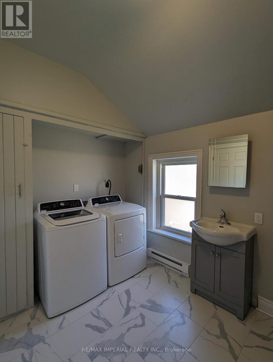 Upper - 2 Huron Street, Kawartha Lakes, Ontario  K9V 2H2 - Photo 3 - X13871490