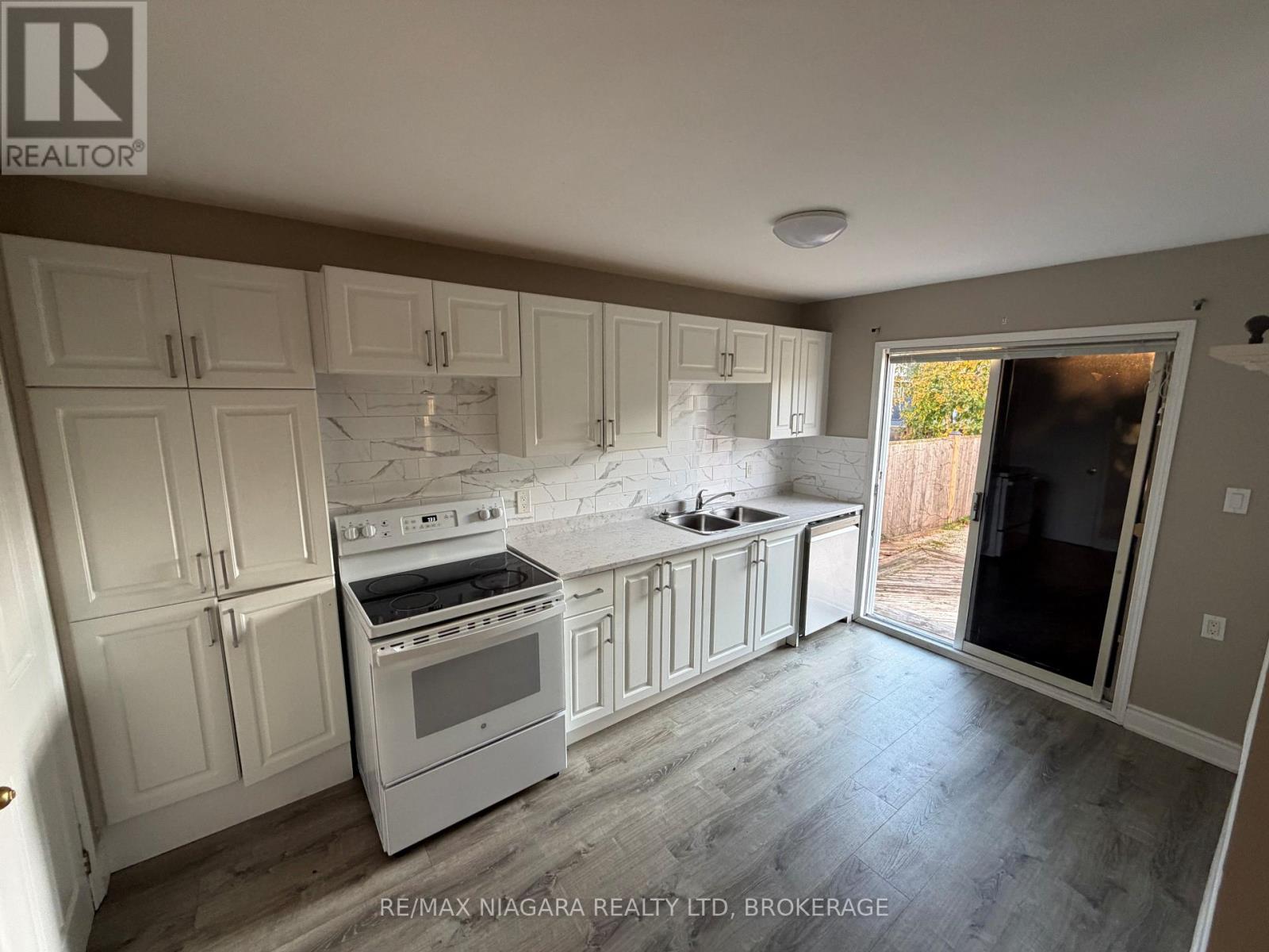 Unit 2 - 24 Union Street, St. Catharines, Ontario  L2S 2R2 - Photo 2 - X13594536