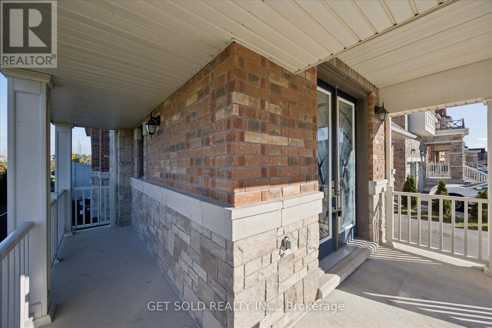 34 Huggins Drive, Whitby, Ontario  L1P 0N4 - Photo 4 - E13869170