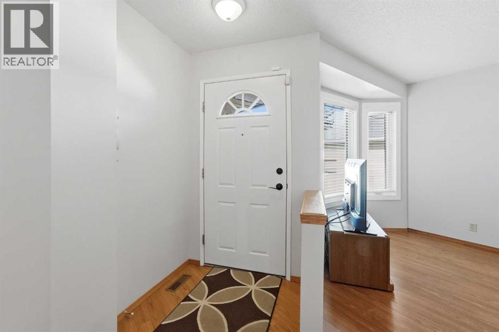 180 Doran Crescent, Red Deer, Alberta  T4R 2K3 - Photo 4 - A2350844