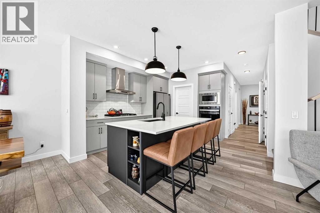 19 Versant View SW, Calgary, Alberta  T2Y 0W9 - Photo 3 - A2349209