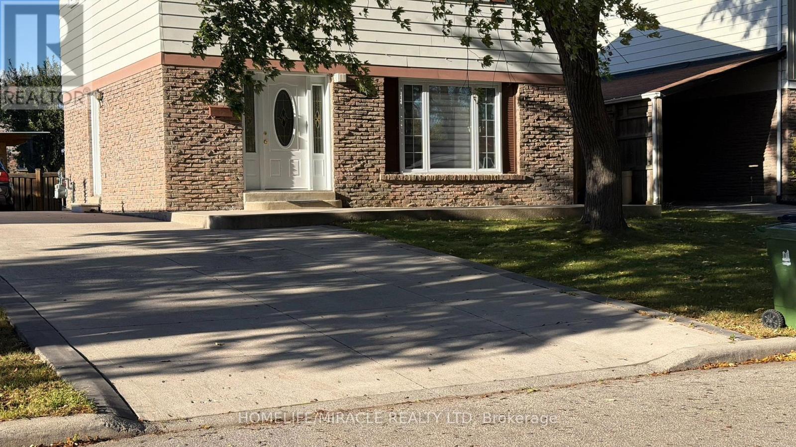 89 Dunsfold Drive, Toronto, Ontario  M1B 1T5 - Photo 2 - E13871582