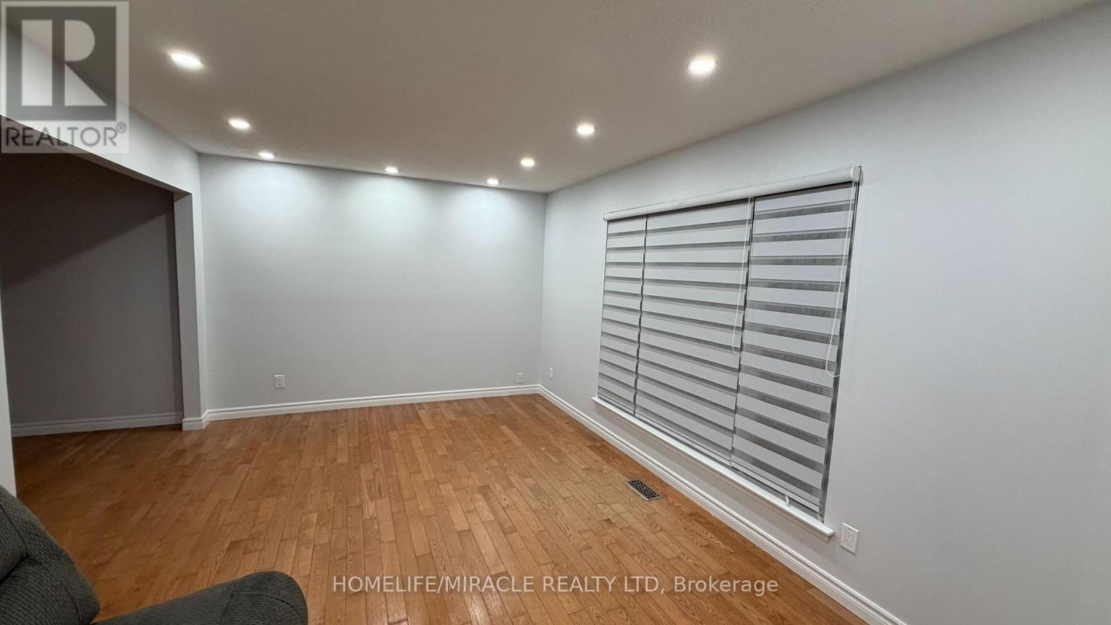 89 Dunsfold Drive, Toronto, Ontario  M1B 1T5 - Photo 3 - E13871582