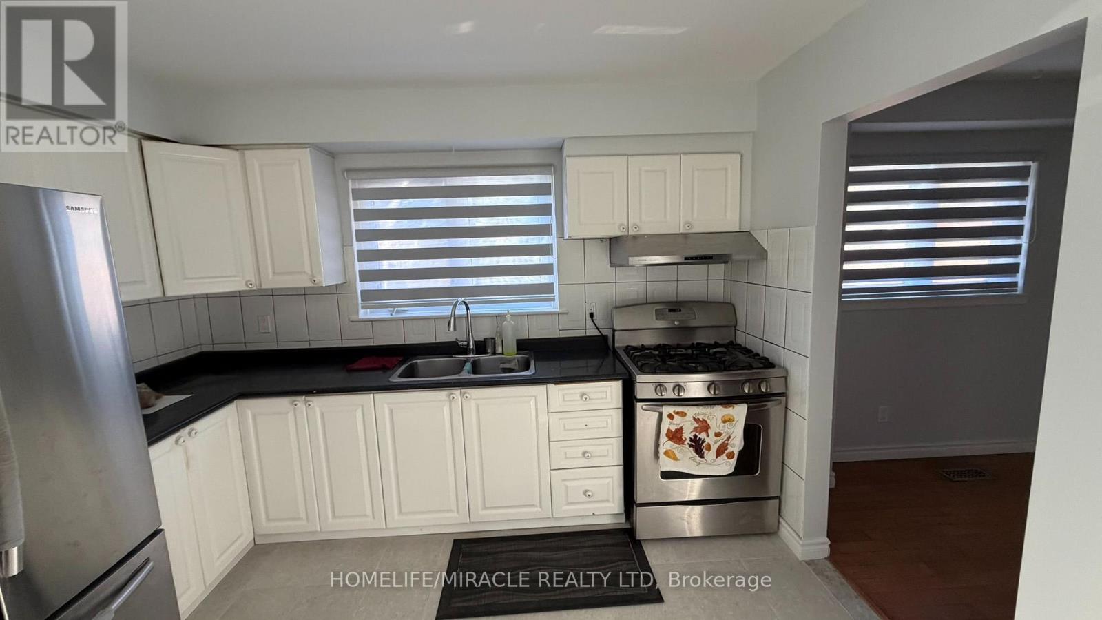 89 Dunsfold Drive, Toronto, Ontario  M1B 1T5 - Photo 4 - E13871582