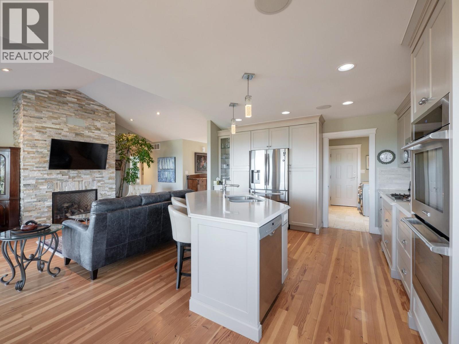 496 Spyglass Place, Gibsons, British Columbia  V0N 1V9 - Photo 10 - R3173265