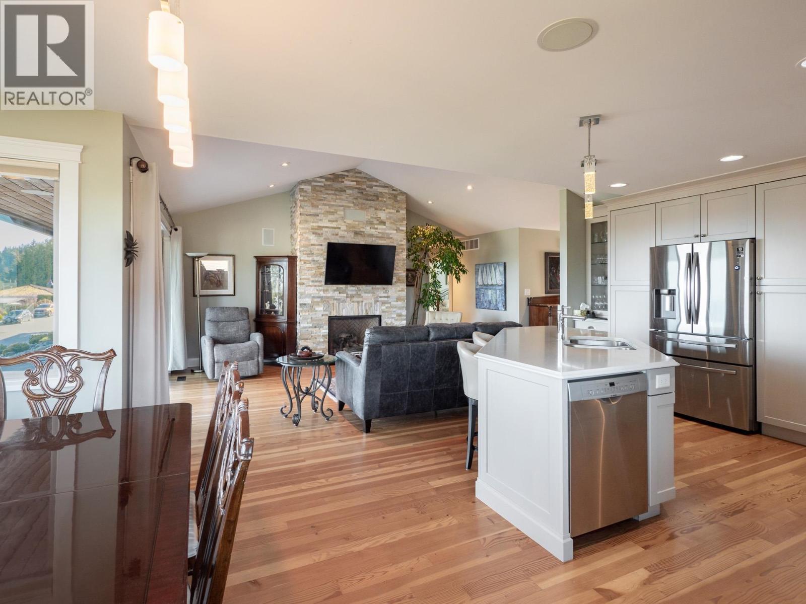 496 Spyglass Place, Gibsons, British Columbia  V0N 1V9 - Photo 11 - R3173265