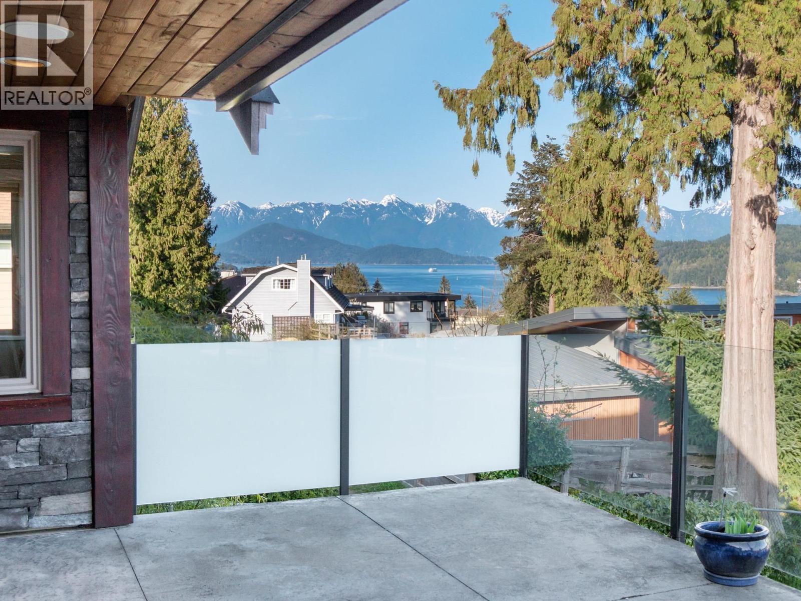 496 Spyglass Place, Gibsons, British Columbia  V0N 1V9 - Photo 28 - R3173265