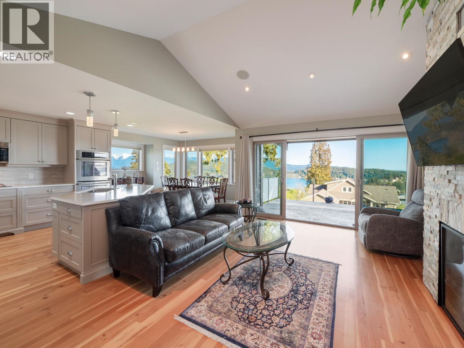 496 Spyglass Place, Gibsons, British Columbia  V0N 1V9 - Photo 6 - R3173265