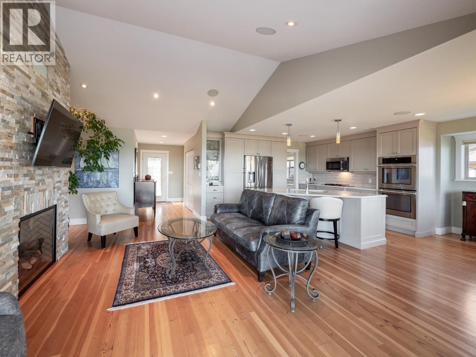 496 Spyglass Place, Gibsons, British Columbia  V0N 1V9 - Photo 9 - R3173265