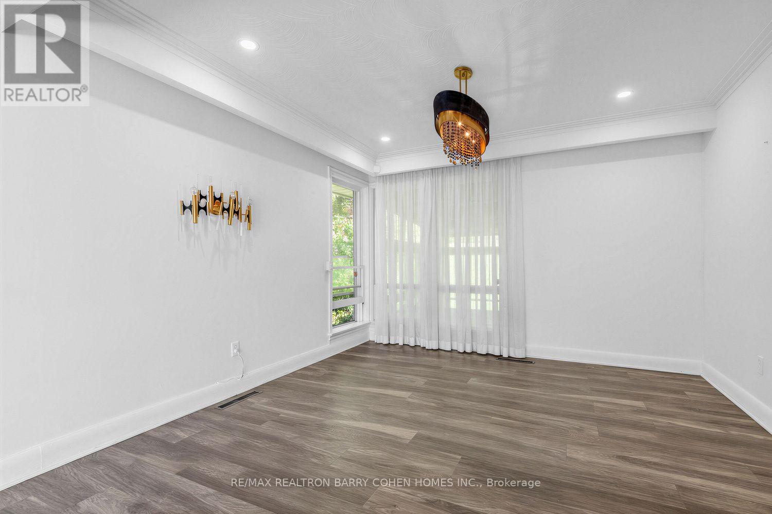 19 Oakbank Road, Vaughan, Ontario  L4J 2B8 - Photo 11 - N13871606