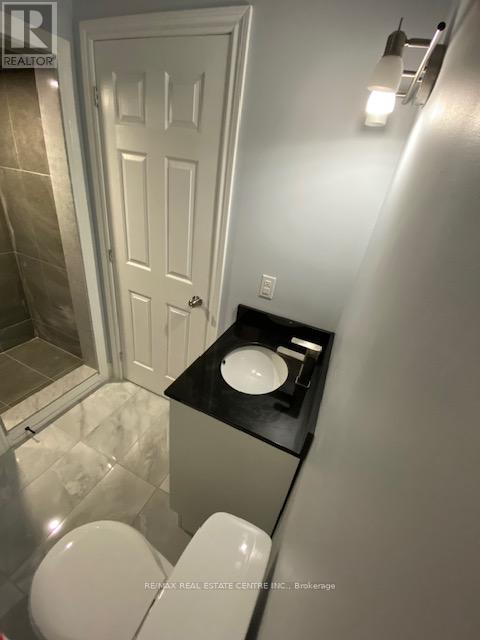 8 Old Cleeve Crescent, Brampton (Northwest Brampton), Ontario  L7A 0B5 - Photo 2 - W13871624
