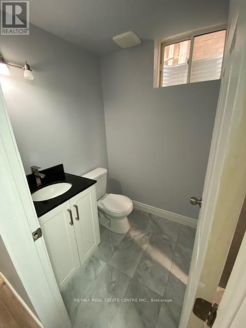 8 Old Cleeve Crescent, Brampton (Northwest Brampton), Ontario  L7A 0B5 - Photo 3 - W13871624