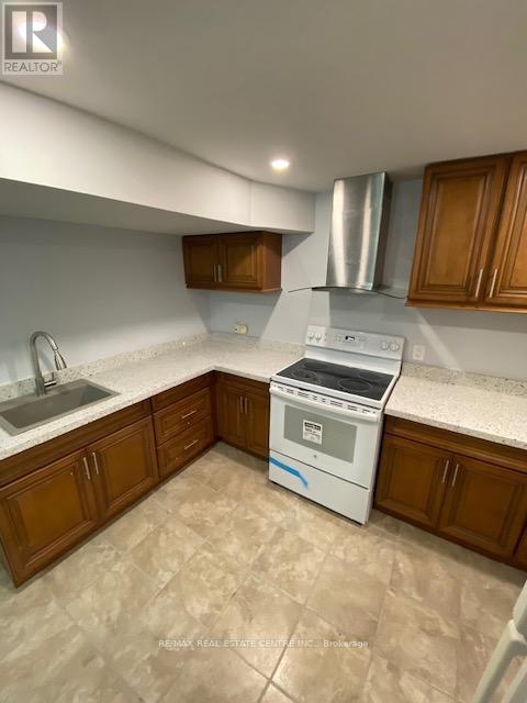 8 Old Cleeve Crescent, Brampton (Northwest Brampton), Ontario  L7A 0B5 - Photo 5 - W13871624