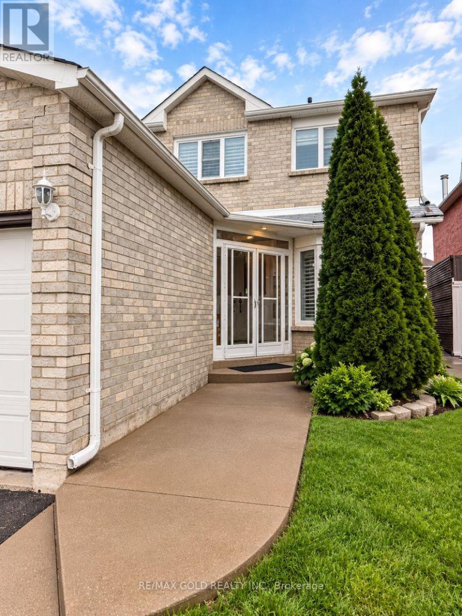 46 Songsparrow Drive, Brampton (Fletcher's Creek South), Ontario  L6Y 3Z7 - Photo 2 - W13871666