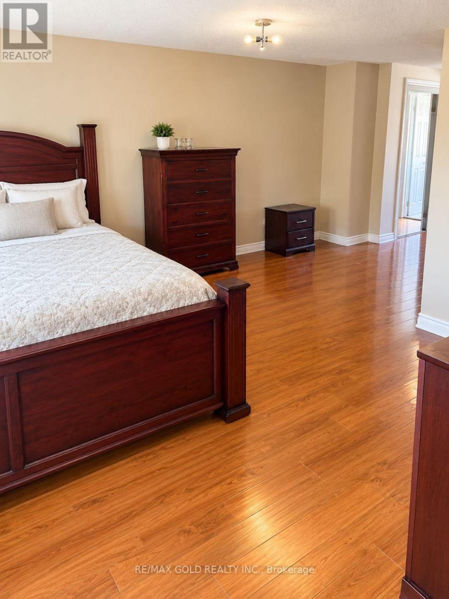 46 Songsparrow Drive, Brampton (Fletcher's Creek South), Ontario  L6Y 3Z7 - Photo 9 - W13871666